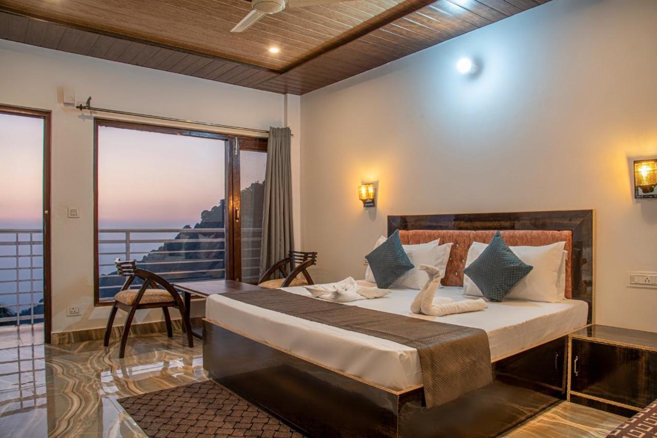 Panormic View By The North Edge Apartment Kasauli Exterior photo