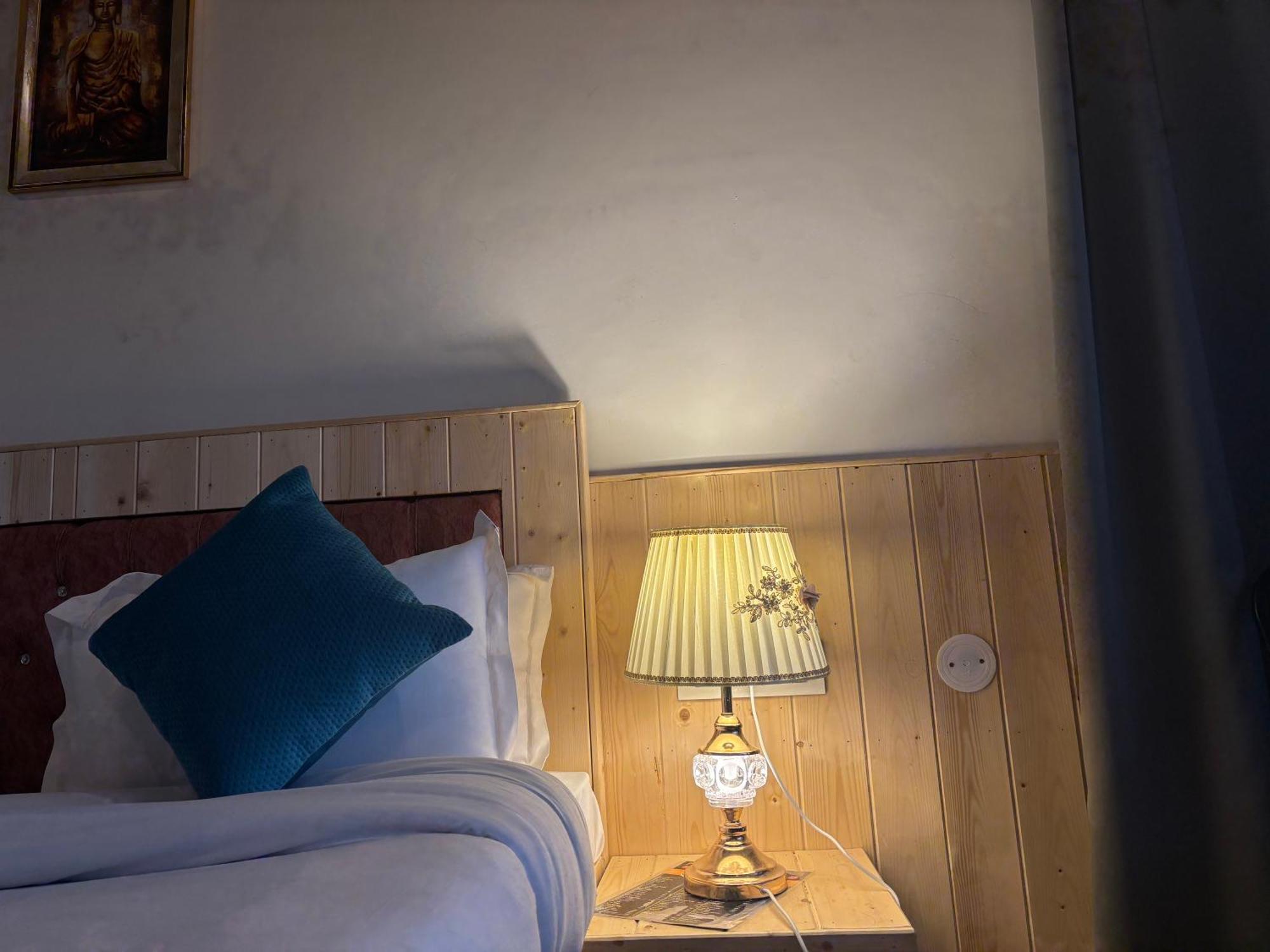 Panormic View By The North Edge Apartment Kasauli Exterior photo